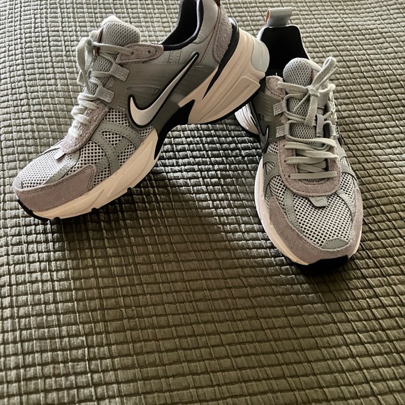 Women’s Nike V2K Run - Picture 7 of 16